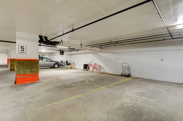 $285,000 | 7601 Lincoln Avenue, Unit 511, Skokie, IL 60077