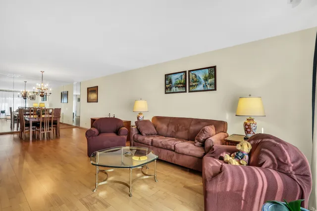 $285,000 | 7601 Lincoln Avenue, Unit 511, Skokie, IL 60077