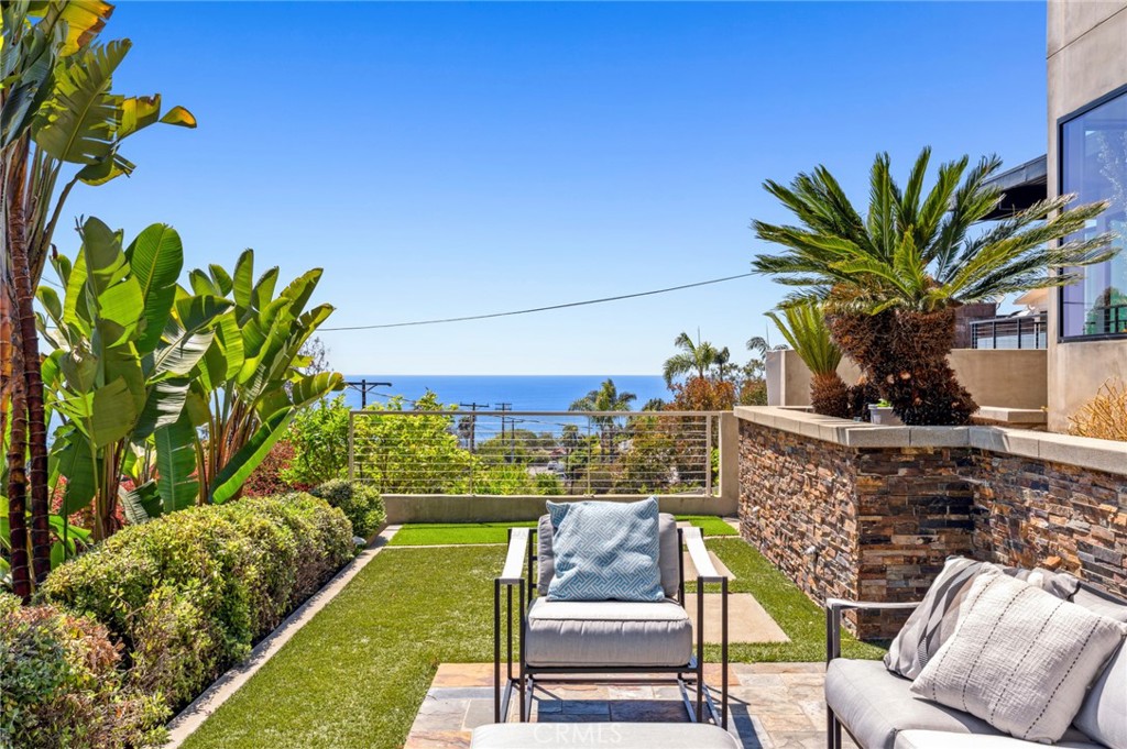31532 Valido Road Laguna Beach, CA 92651 - Photo 30 of 31 a view of a chairs and table in the patio