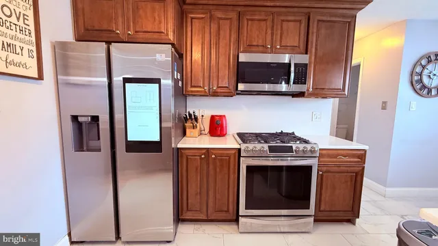 a view of an empty room with wooden floor and closet