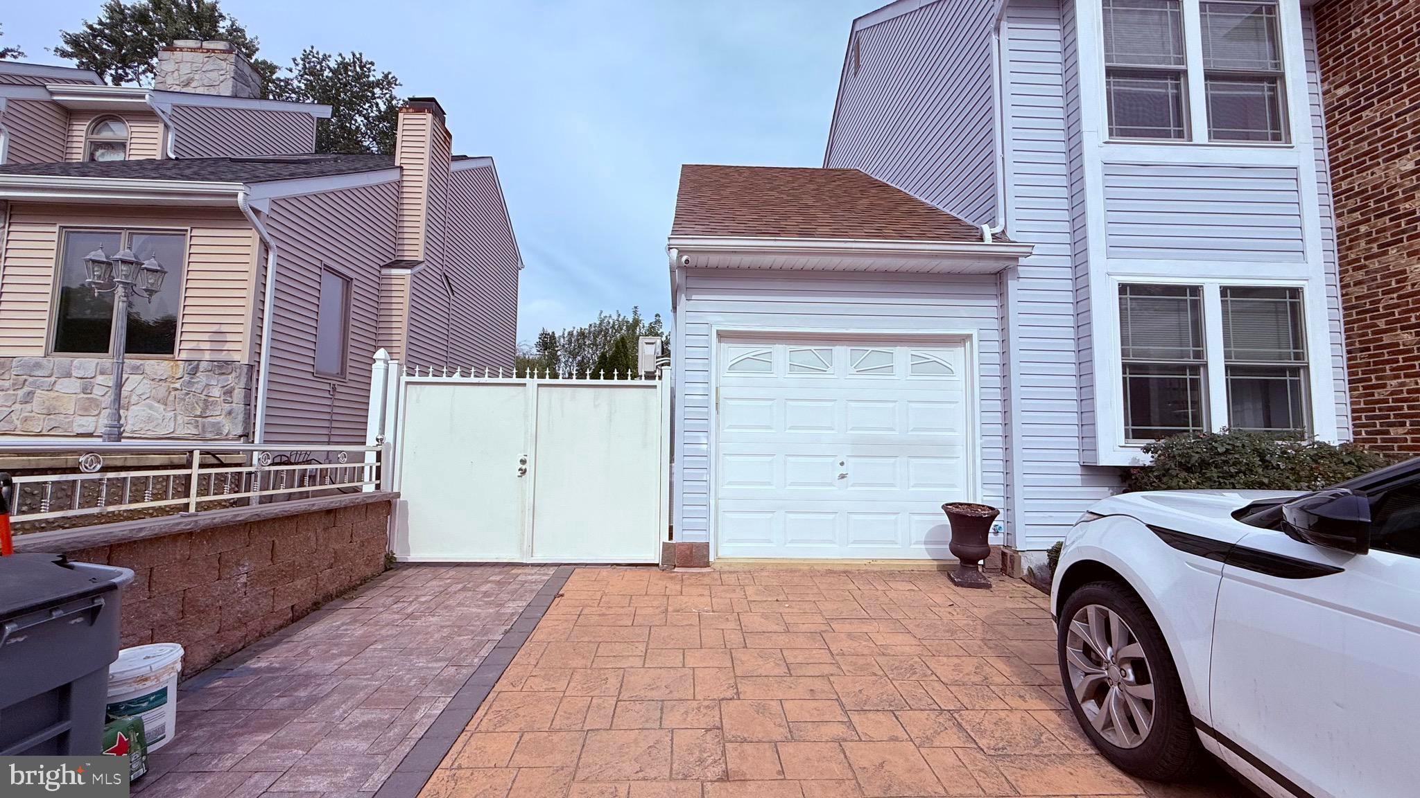 8905 Springview Road Philadelphia, PA 19115 - Photo 6 of 113