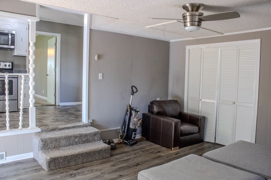 401 South Pawnee Drive Springfield, TN 37172 - Photo 14 of 27 a living room with furniture and a rug