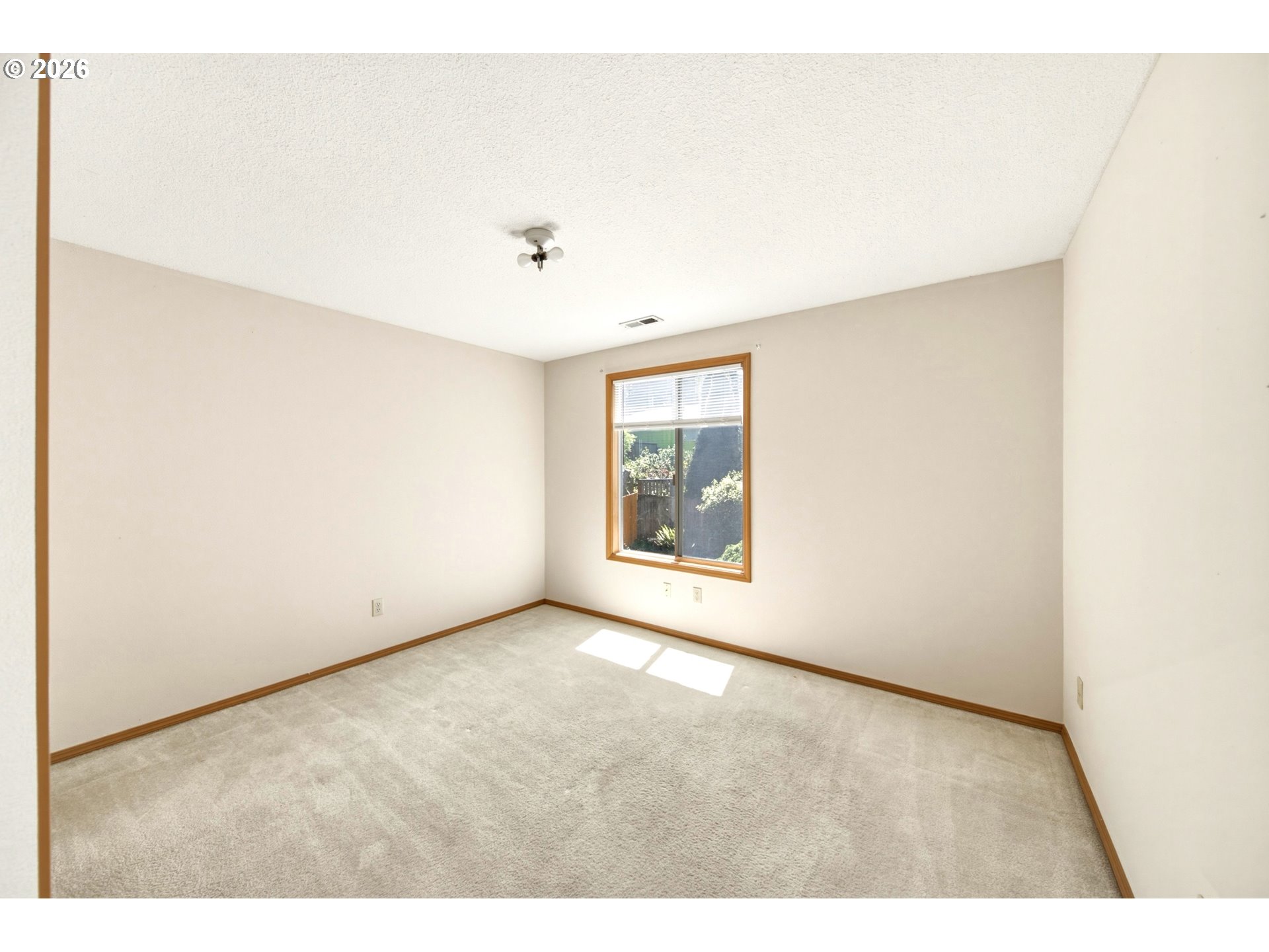 5002 Southwest Vacuna Street Portland, OR 97219 - Photo 10 of 20