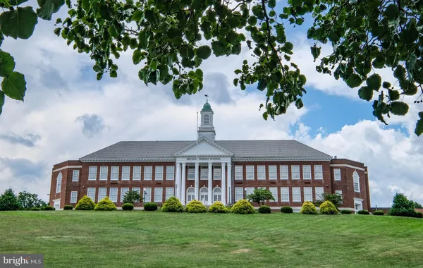 $575,000 | 143 Cardinal Wind Drive, Front Royal, VA 22630