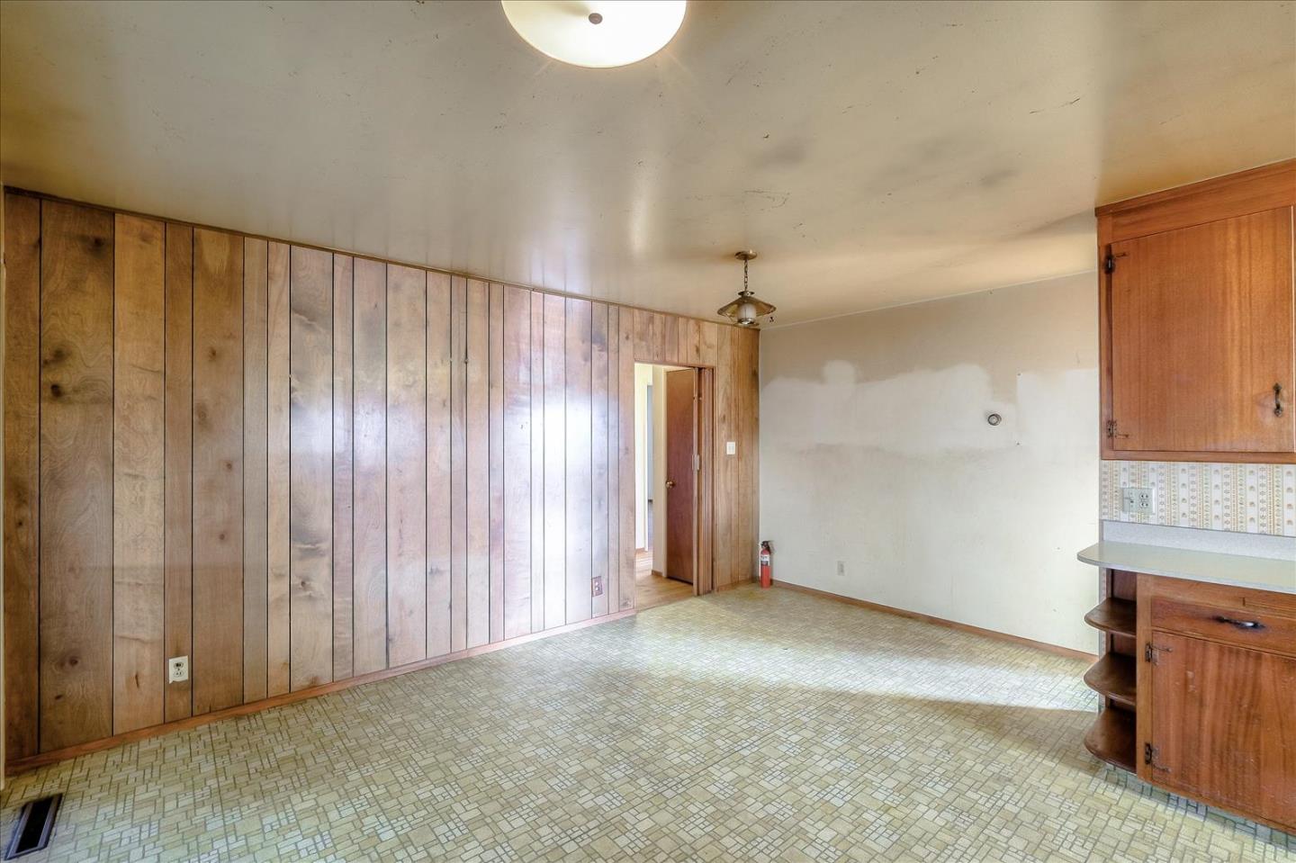 20948 Ashfield Avenue Castro Valley, CA 94546 - Photo 3 of 8