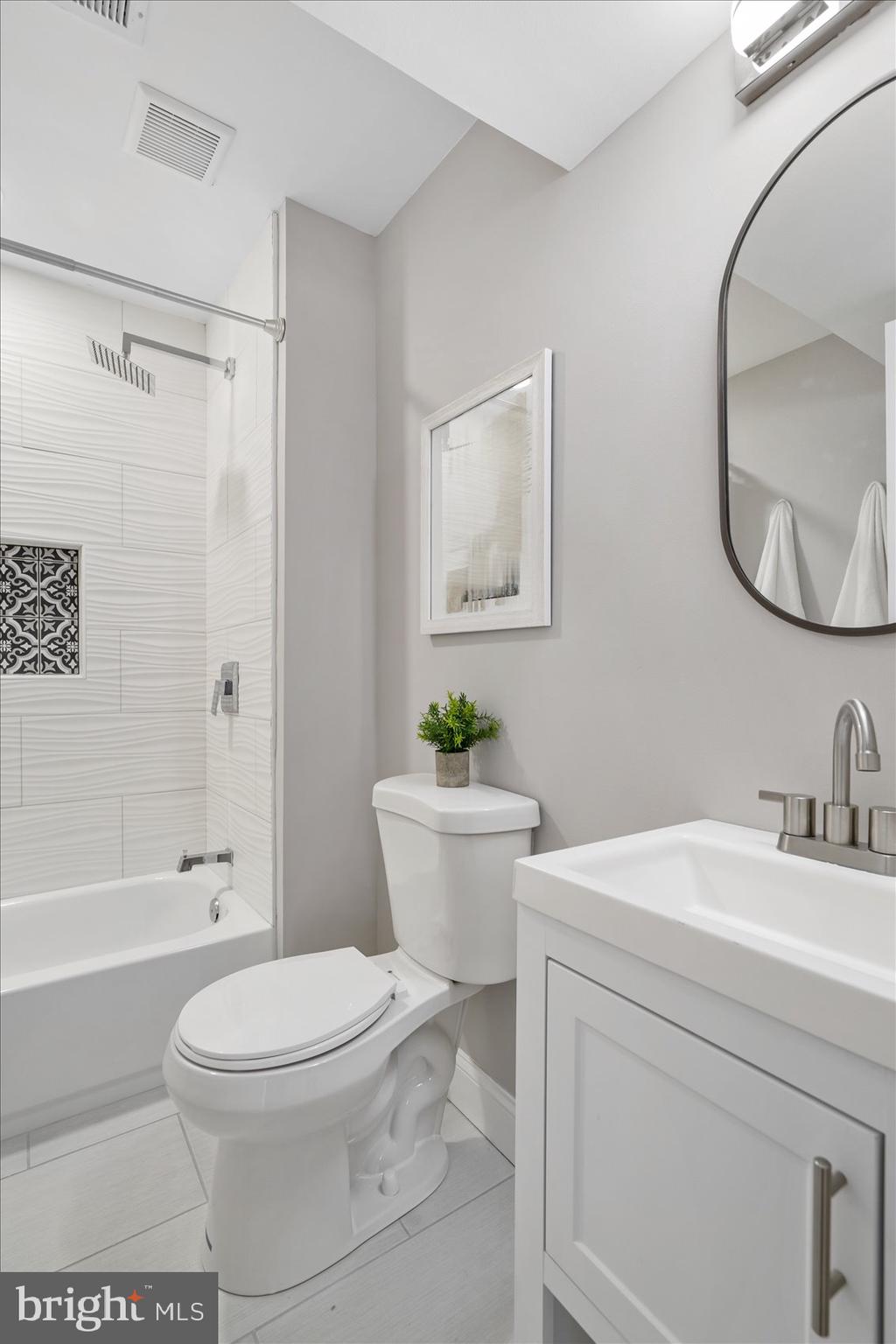 302 Sassafras Road Baltimore, MD 21221 - Photo 20 of 42 Main Floor Bathroom