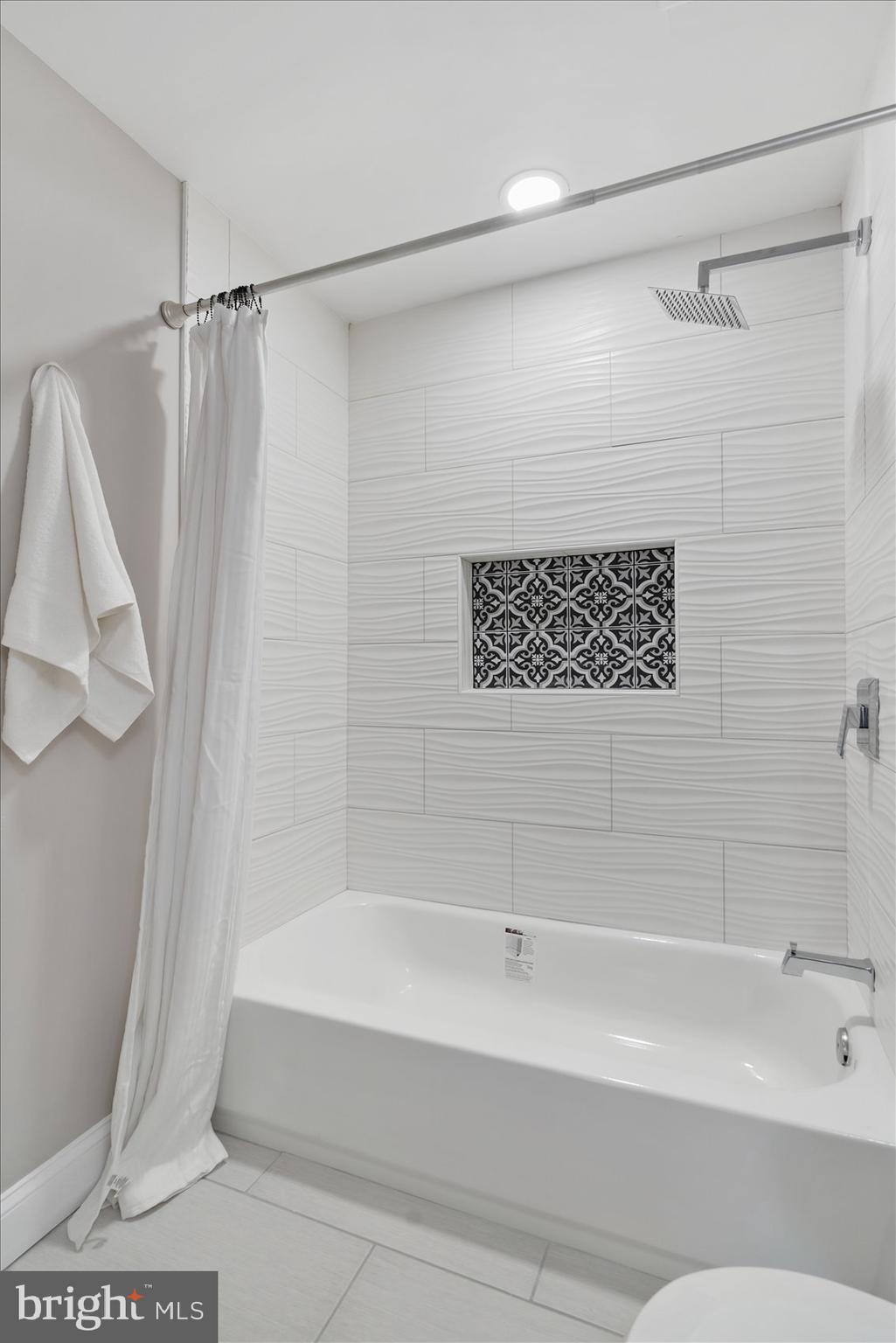302 Sassafras Road Baltimore, MD 21221 - Photo 21 of 42 Main Floor Bathroom