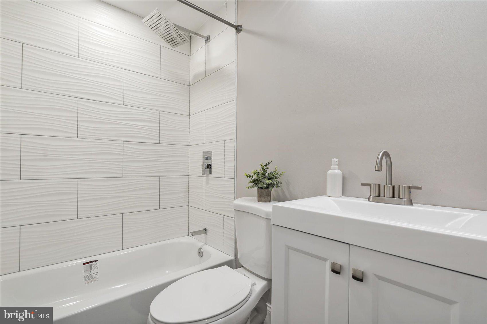 302 Sassafras Road Baltimore, MD 21221 - Photo 26 of 42 Upstairs Bathroom