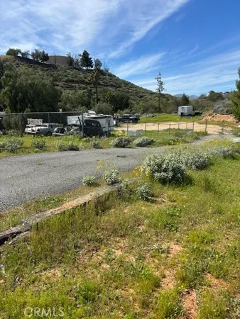 a view of residential houses with outdoor space
