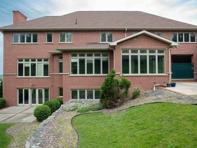 $1,250,000 | 1750 Limestone Trail, De Pere, WI 54115