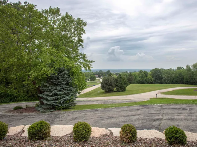 $1,250,000 | 1750 Limestone Trail, De Pere, WI 54115
