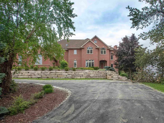 $1,250,000 | 1750 Limestone Trail, De Pere, WI 54115