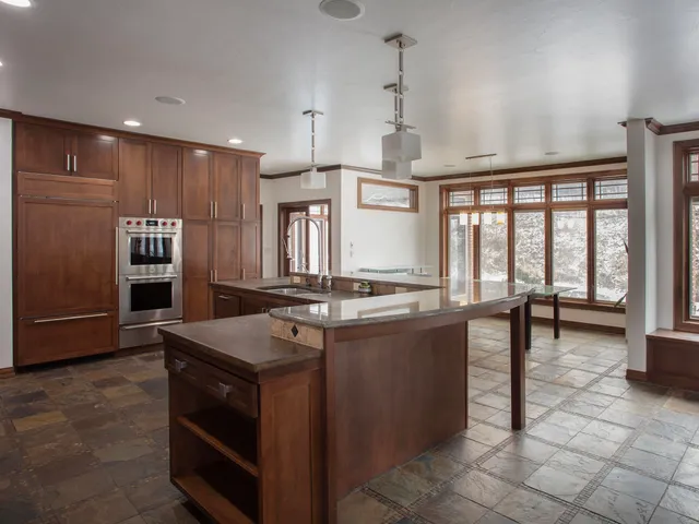 $1,250,000 | 1750 Limestone Trail, De Pere, WI 54115