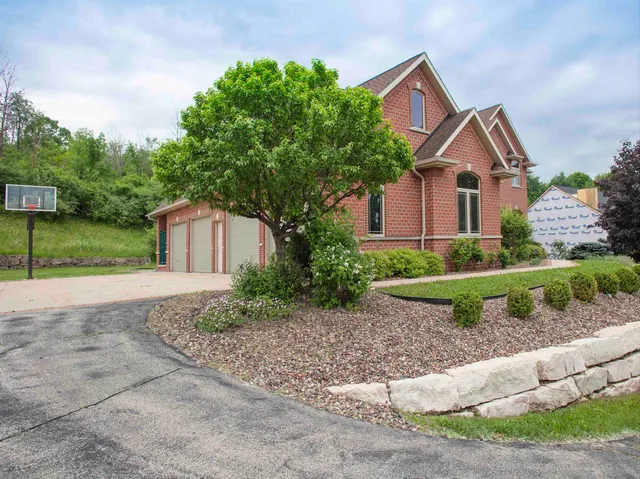 $1,250,000 | 1750 Limestone Trail, De Pere, WI 54115