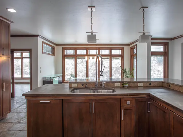 $1,250,000 | 1750 Limestone Trail, De Pere, WI 54115