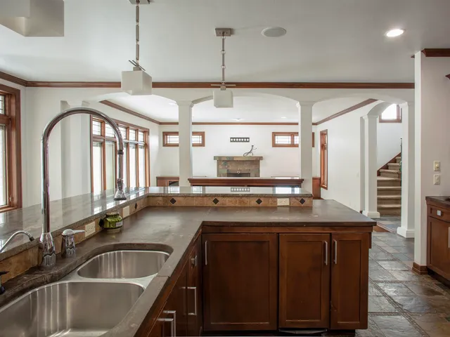 $1,250,000 | 1750 Limestone Trail, De Pere, WI 54115