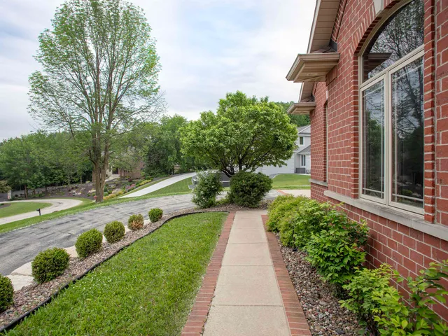 $1,250,000 | 1750 Limestone Trail, De Pere, WI 54115