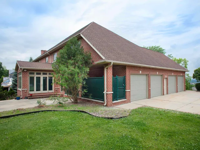 $1,250,000 | 1750 Limestone Trail, De Pere, WI 54115