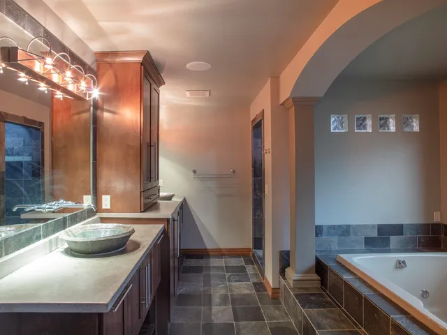 $1,250,000 | 1750 Limestone Trail, De Pere, WI 54115