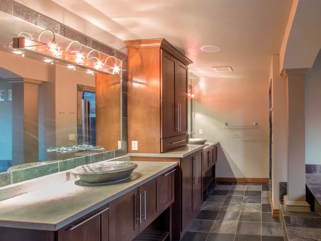 $1,250,000 | 1750 Limestone Trail, De Pere, WI 54115