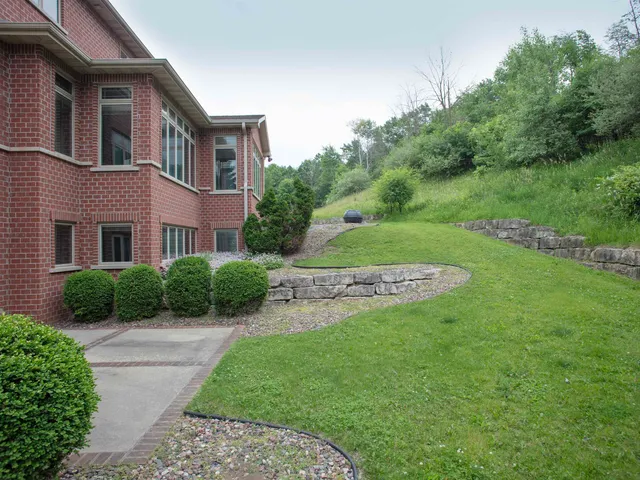 $1,250,000 | 1750 Limestone Trail, De Pere, WI 54115