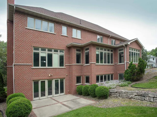 $1,250,000 | 1750 Limestone Trail, De Pere, WI 54115