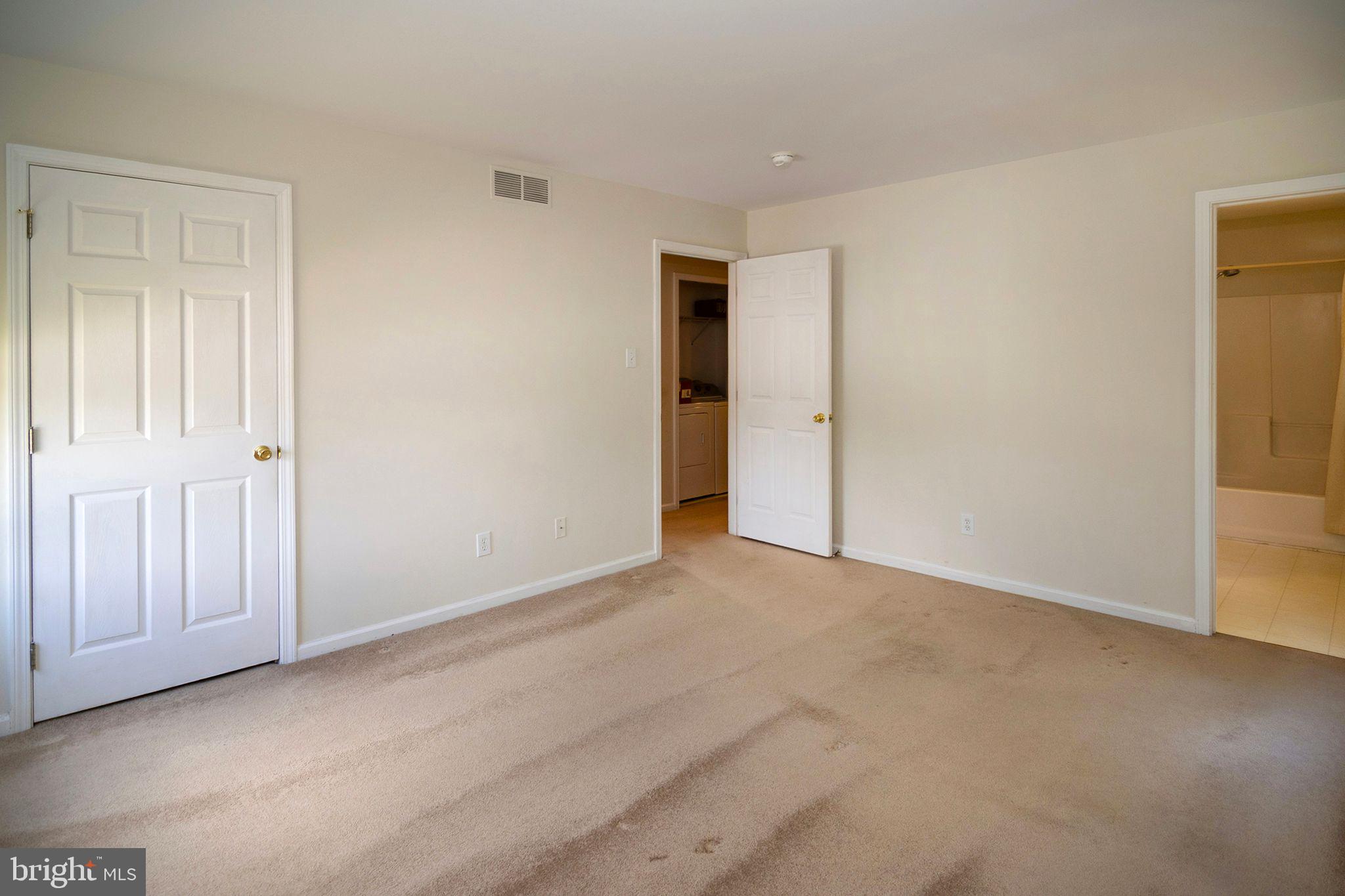 34 Chestertown Road Sicklerville, NJ 08081 - Photo 32 of 52 Main Bedroom: Carpeting, Walk In Closet, 6 Panel D
