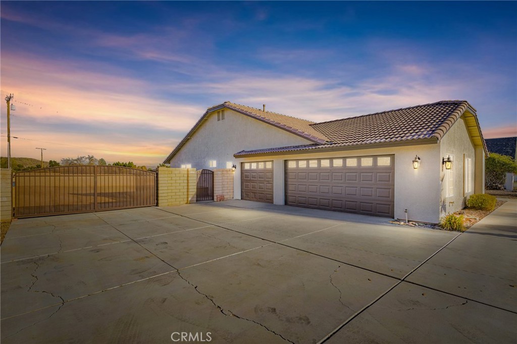 14305 Bochee Road Apple Valley, CA 92307 - Photo 4 of 44