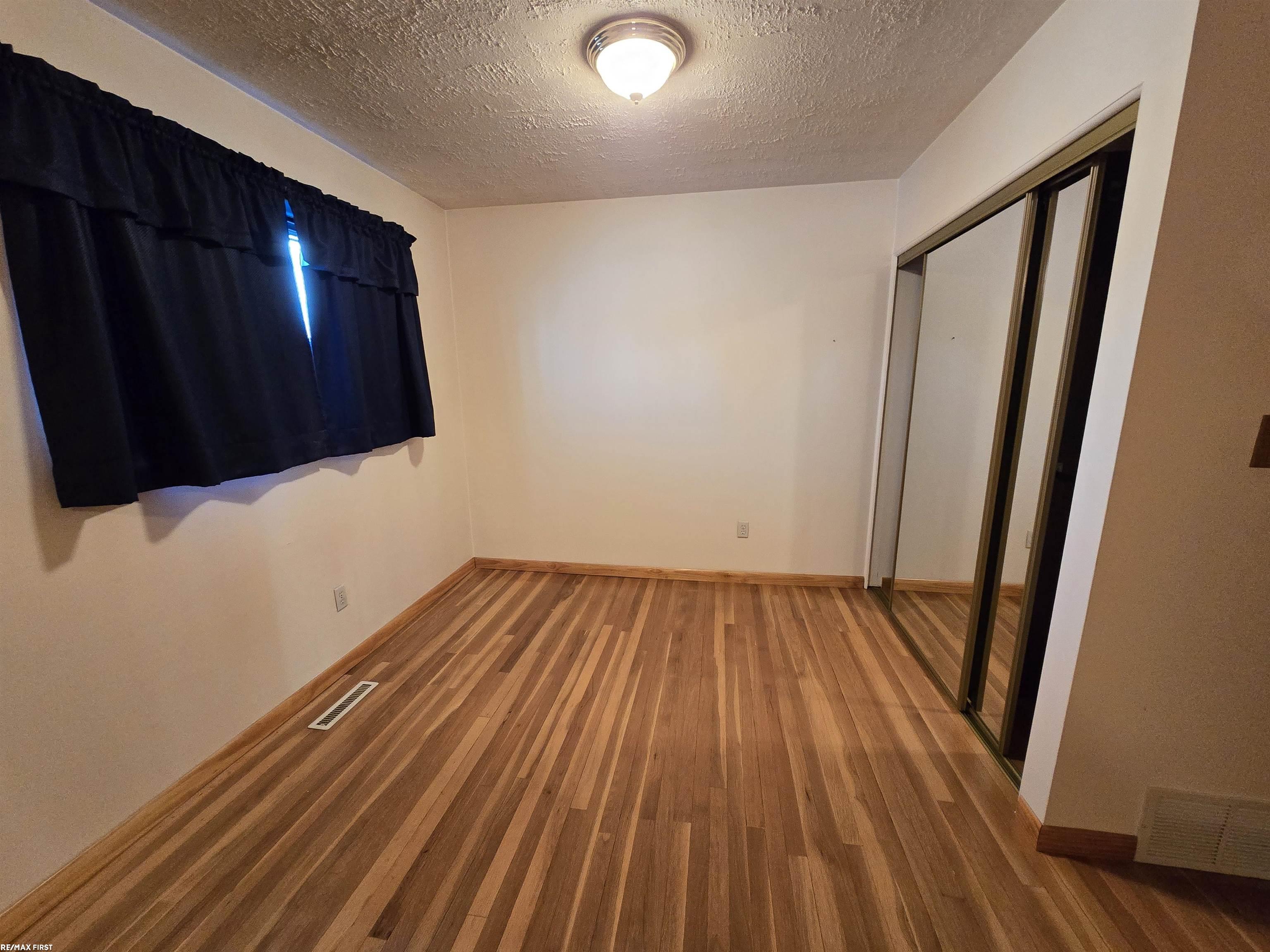 29429 Schoenherr Road Warren, MI 48088 - Photo 6 of 17 50167272-09e4a53c-fb9d-4b88-a10d-785460608851.JPG