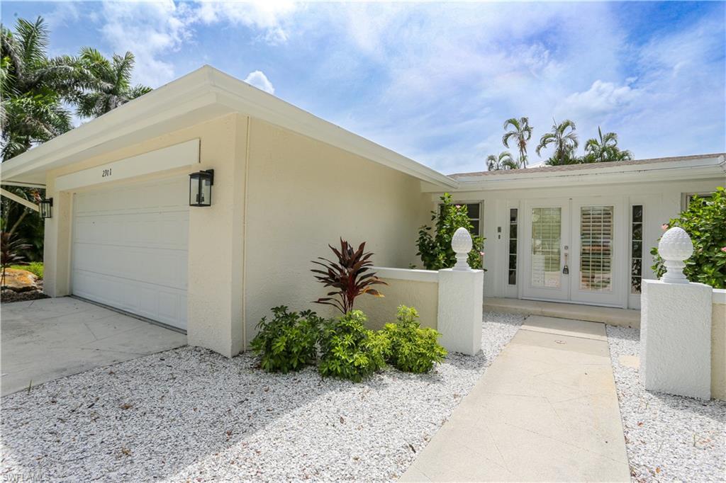 2901 Crayton Road Naples, FL 34103 - Photo 19 of 50