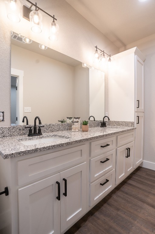 306 String Prairie Way Smithville, TX 78957 - Photo 14 of 25 Full bath with double vanity and wood finished floors