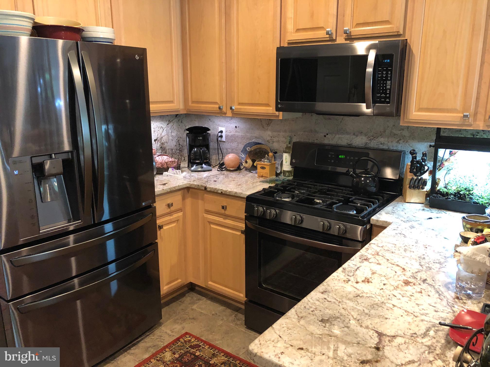 14174 Foxhall Road, Unit 12 Dowell, MD 20629 - Photo 11 of 40 Black stainless - gas cooking