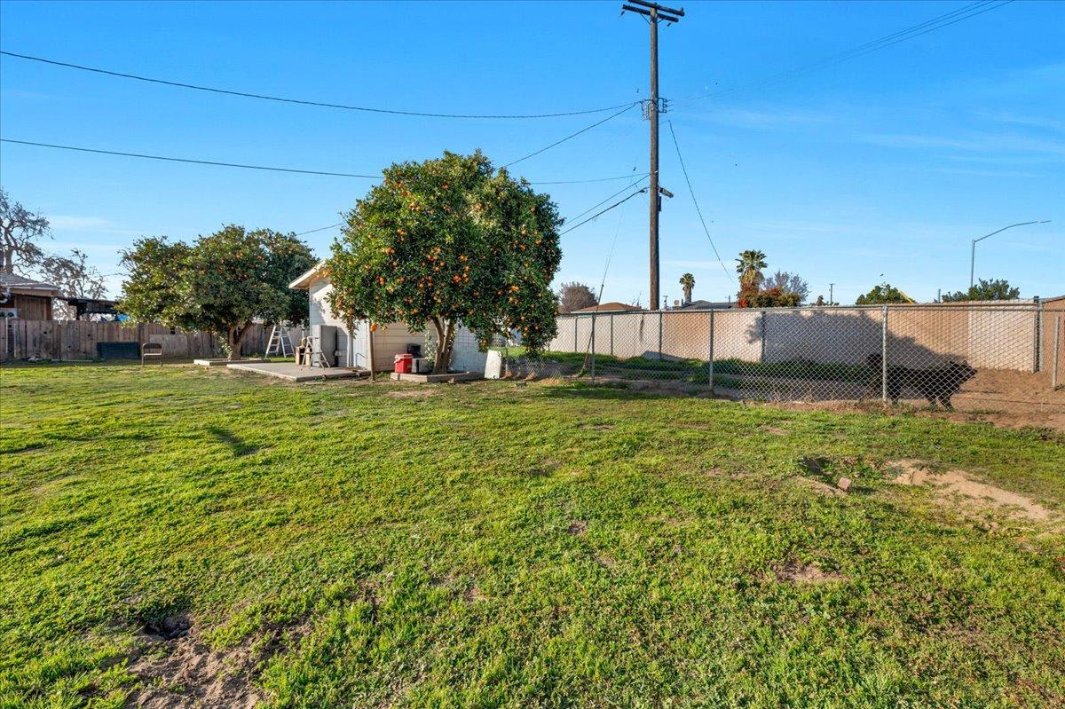 4185 East Turner Avenue Fresno, CA 93702 - Photo 26 of 39 a view of a field