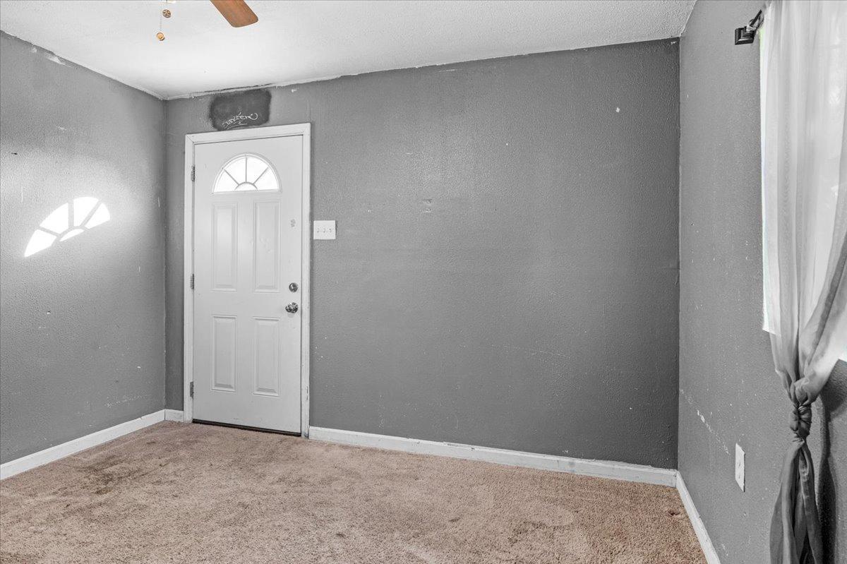 4185 East Turner Avenue Fresno, CA 93702 - Photo 34 of 39 an empty room with windows