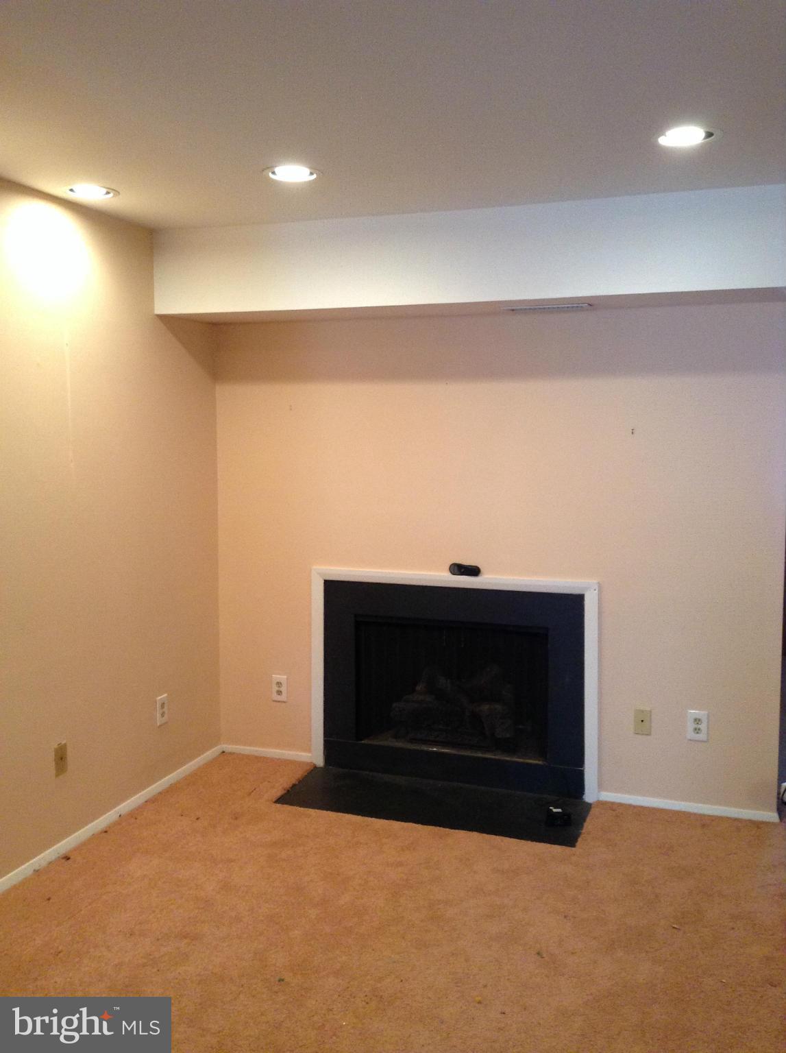 27 Old Sound Road Joppa, MD 21085 - Photo 9 of 20 Living Room