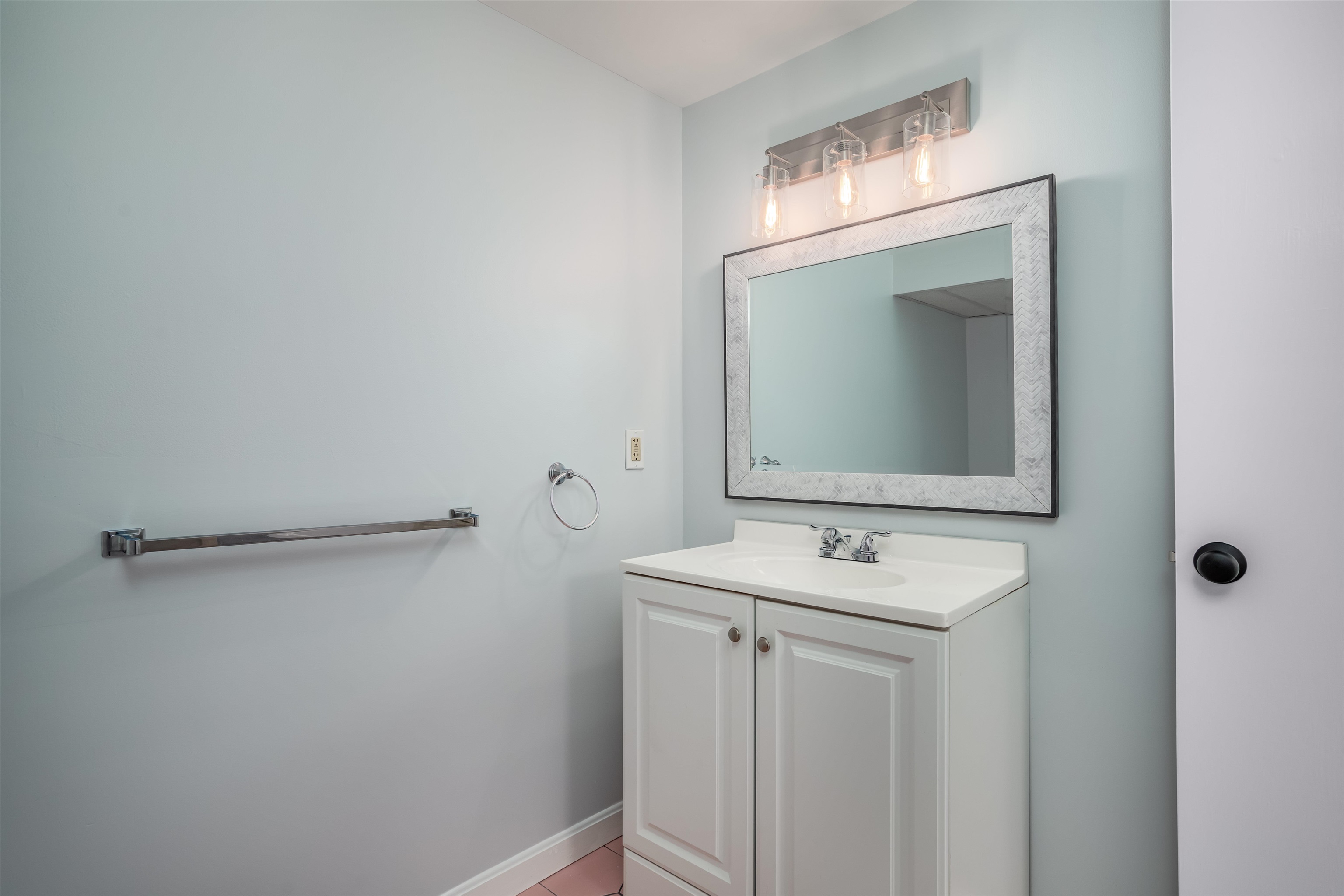 195 High Ridge Road Manchester, NH 03104 - Photo 31 of 40