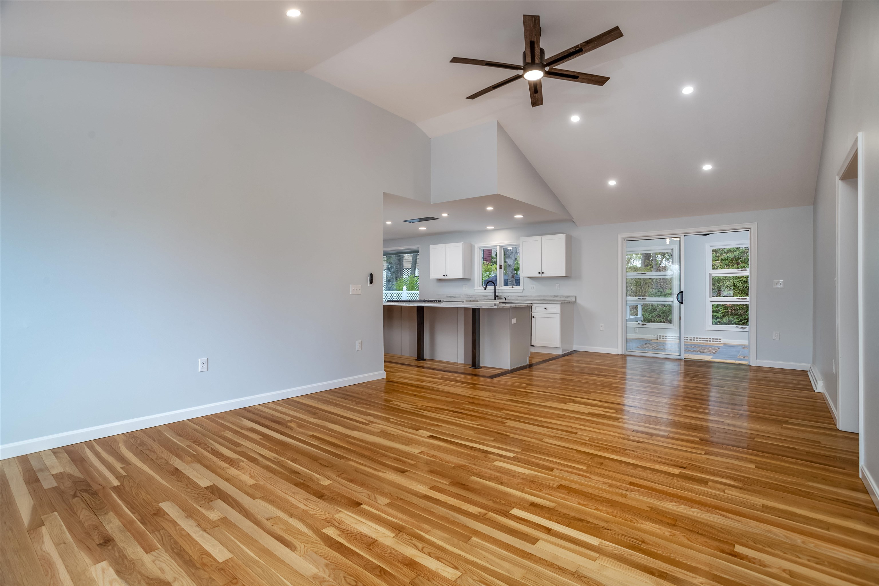 195 High Ridge Road Manchester, NH 03104 - Photo 6 of 40