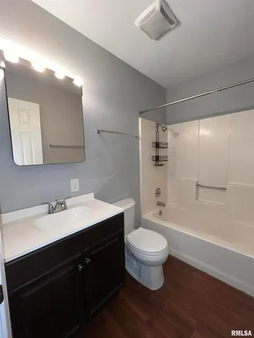 $83,970 | 612 East Campus Drive, Unit B10, Carbondale, IL 62901