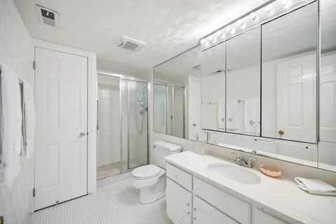 $360,000 | 134 Green Bay Road, Unit 104, Winnetka, IL 60093