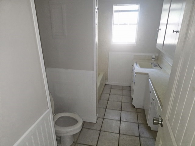 217 Griffith Drive Rockport, TX 78382 - Photo 9 of 14 a bathroom with a sink and toilet