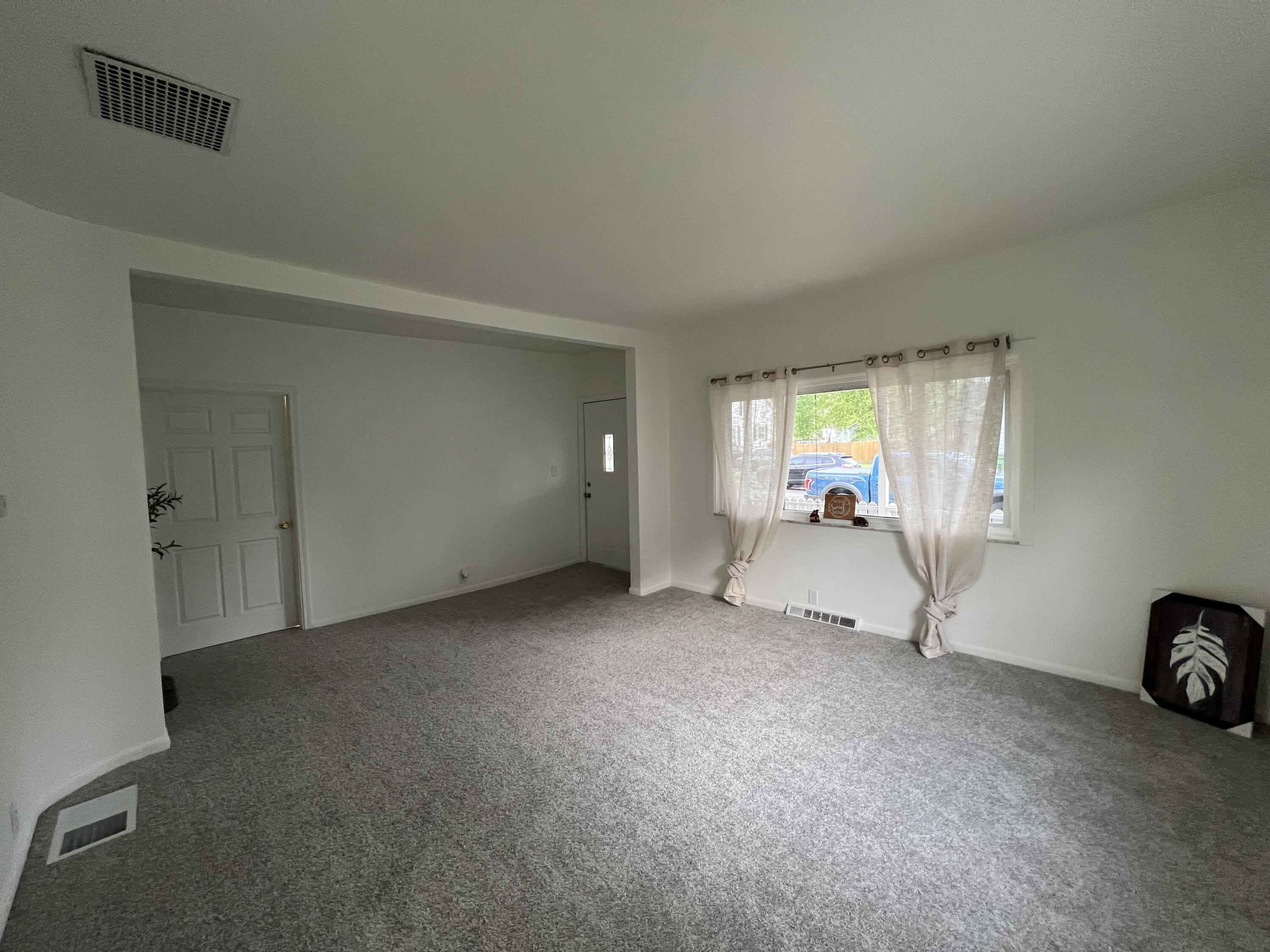 820 Taft Street Sidney, OH 45365 - Photo 8 of 51 Foyer/Living Room