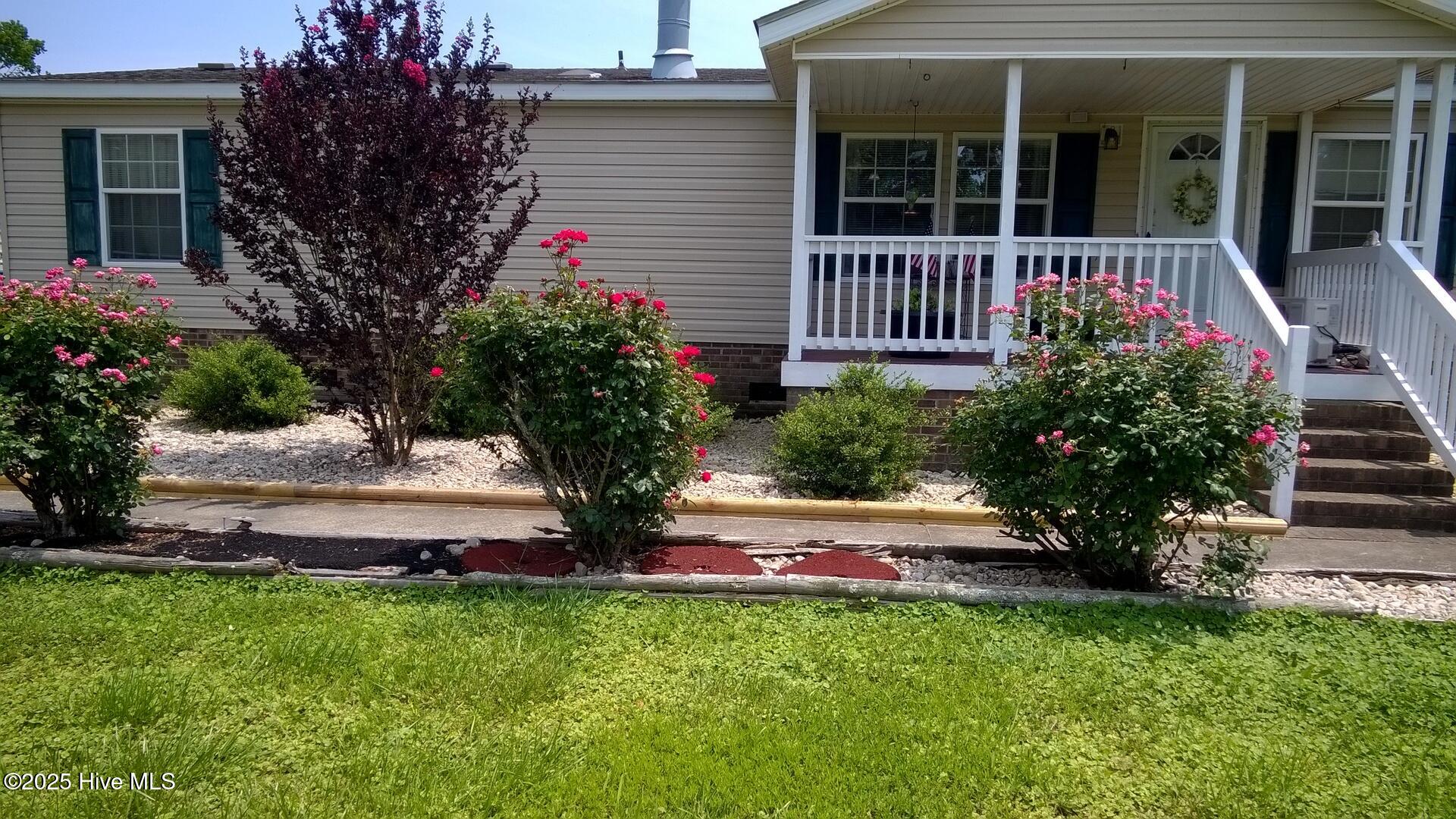 1069 Horseshoe Road Elizabeth City, NC 27909 - Photo 4 of 24 front landscaping