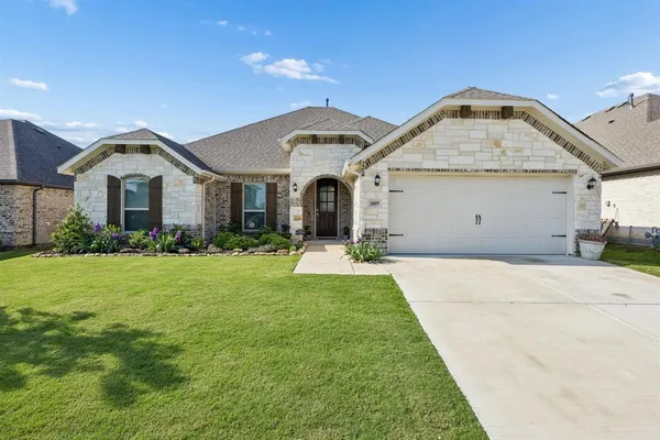 $450,000 | 1009 Moss Grv Trail, Justin, TX 76247