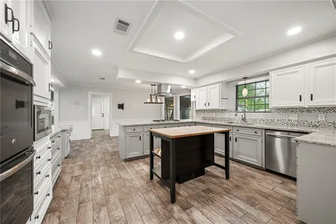 $695,000 | 10636 North Dowling Road, College Station, TX 77845
