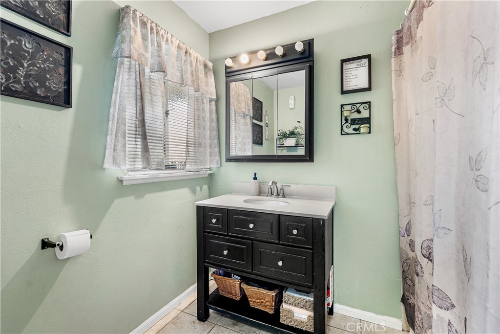 45428 13th Street West Lancaster, CA 93534 - Photo 16 of 44