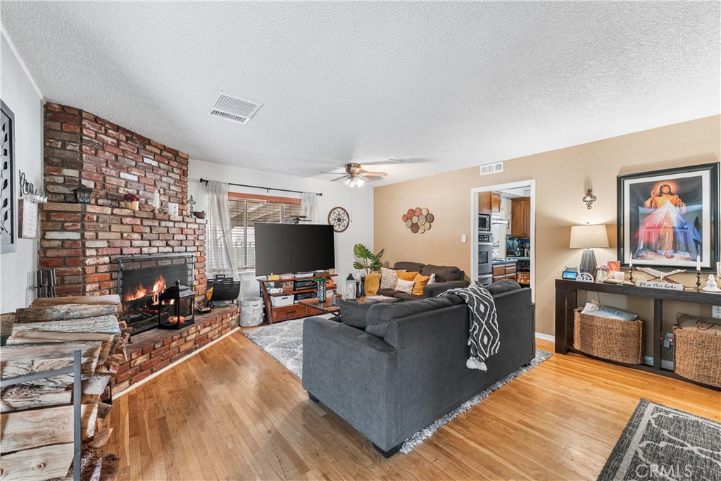 45428 13th Street West Lancaster, CA 93534 - Photo 4 of 44