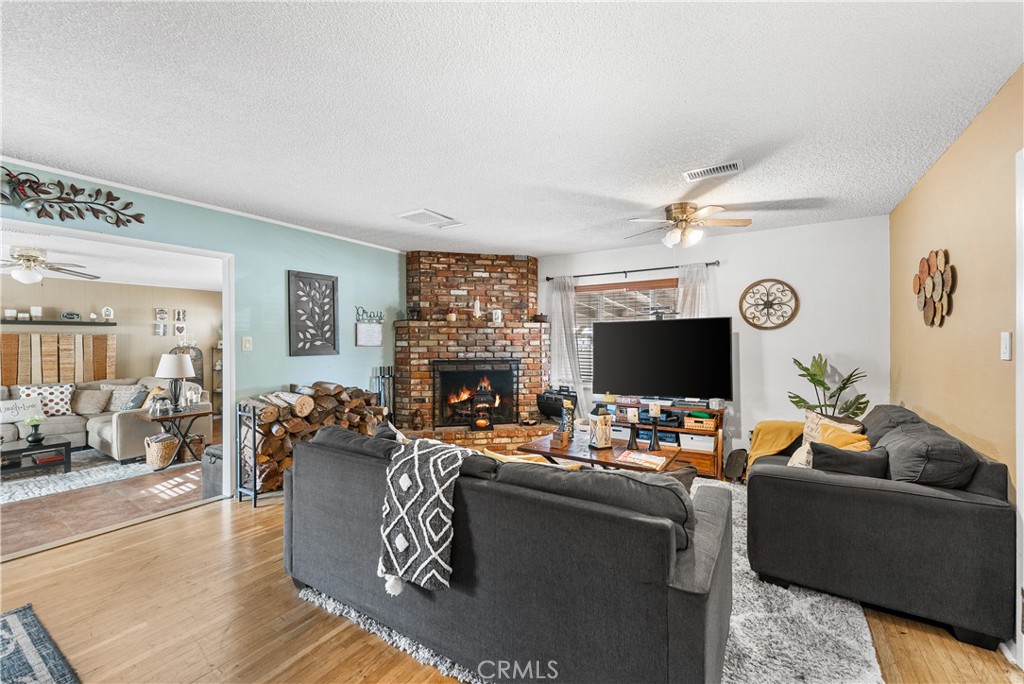 45428 13th Street West Lancaster, CA 93534 - Photo 5 of 44