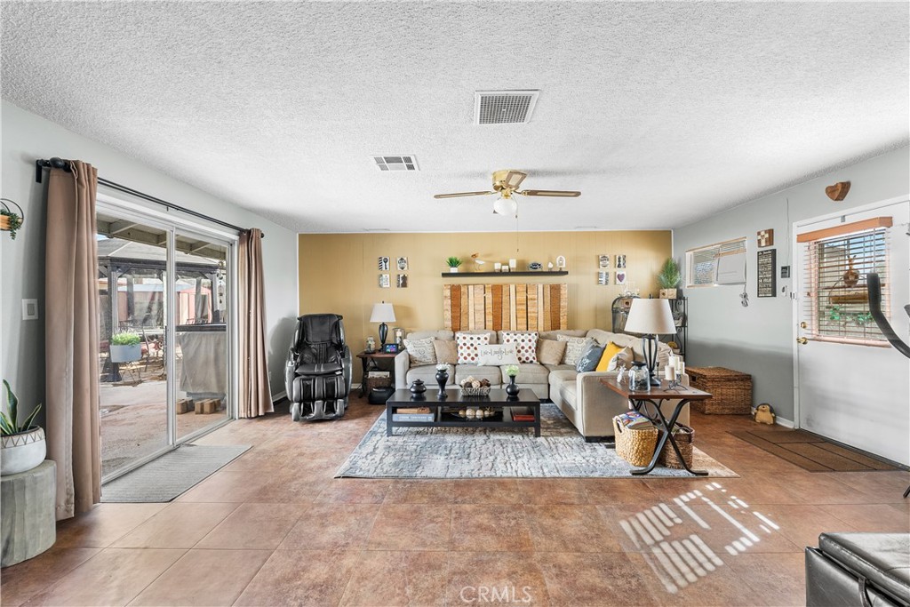 45428 13th Street West Lancaster, CA 93534 - Photo 7 of 44