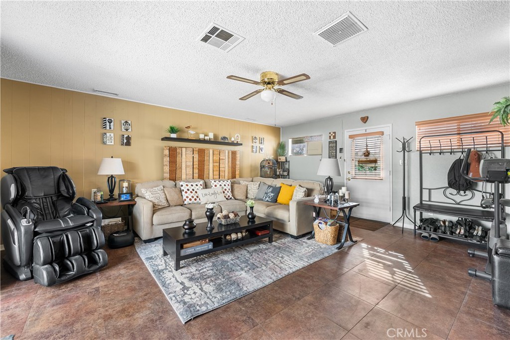 45428 13th Street West Lancaster, CA 93534 - Photo 8 of 44