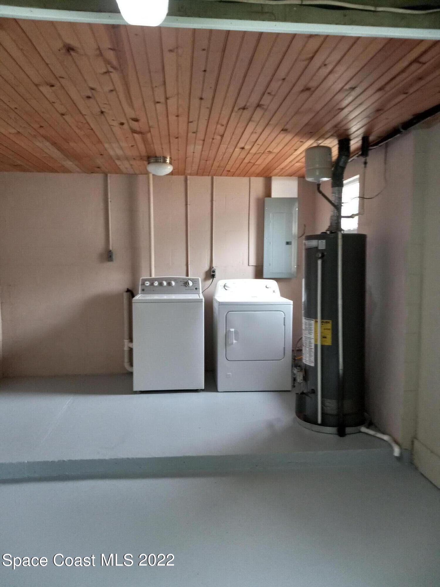 2567 Coventry Road Melbourne, FL 32935 - Photo 4 of 9 a utility room with dryer and washer
